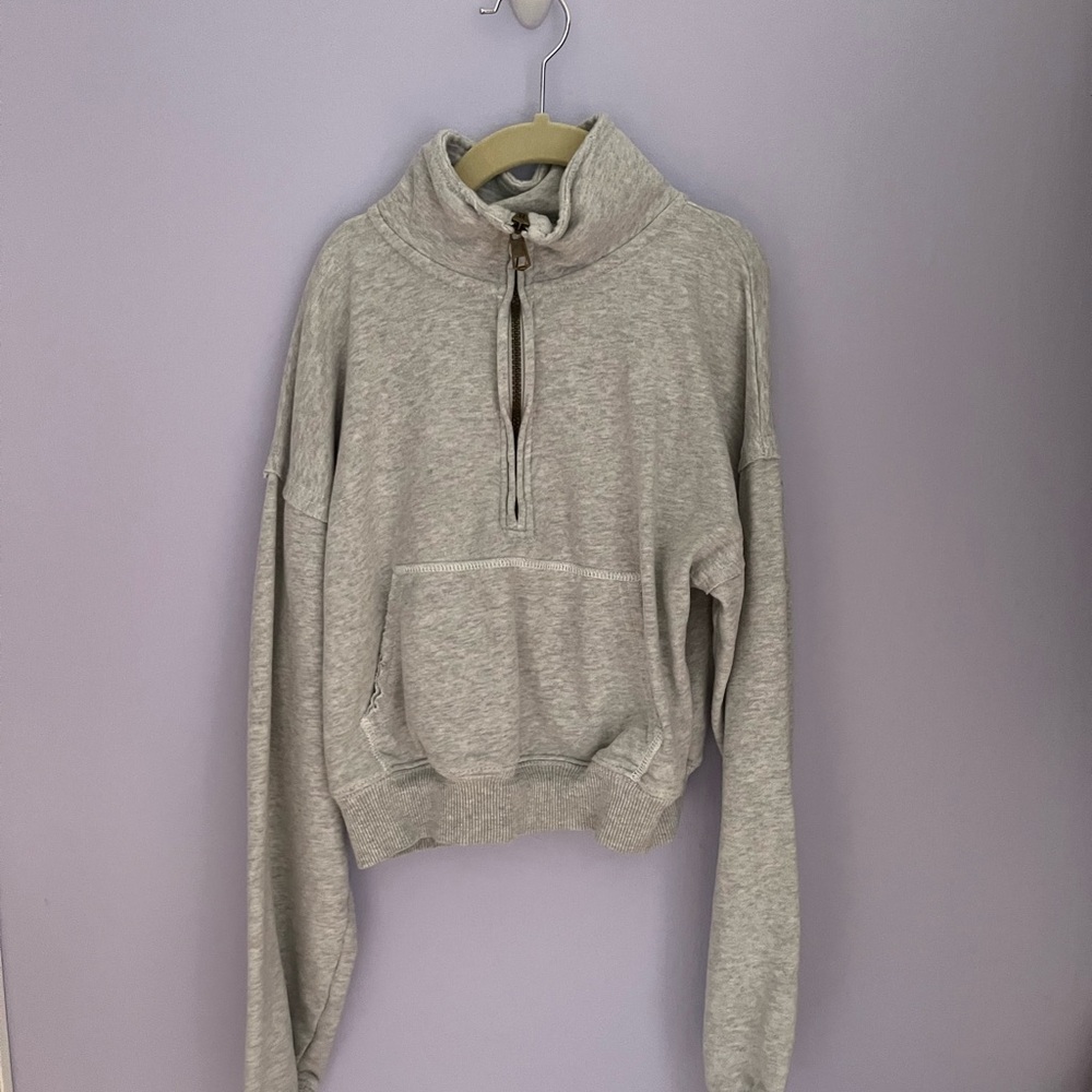 American Eagle Outfitters Gray Croped Half-Zip Sweatshirt